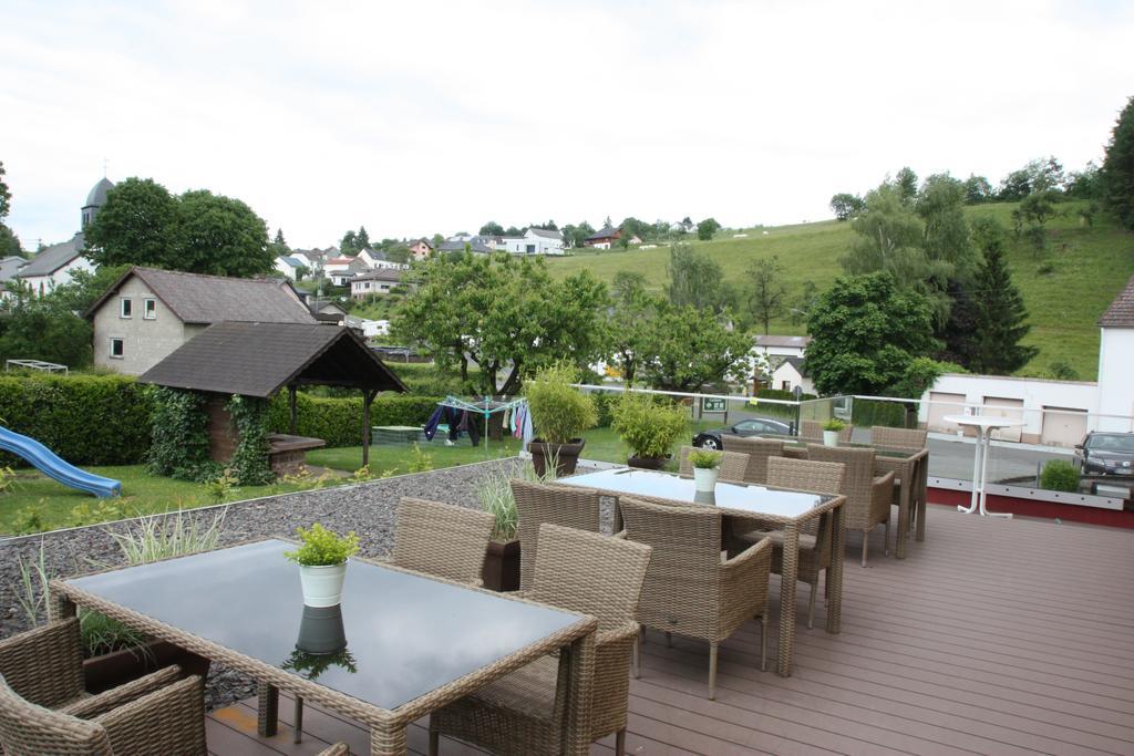 Plütscheid Gasthaus Pension Geimer מראה חיצוני תמונה